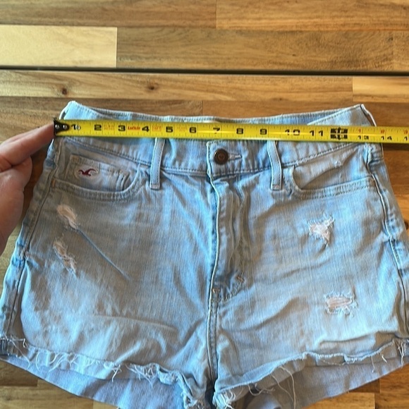 Hollister Light Wash Distressed Denim Shorts size 27 - Picture 3 of 6